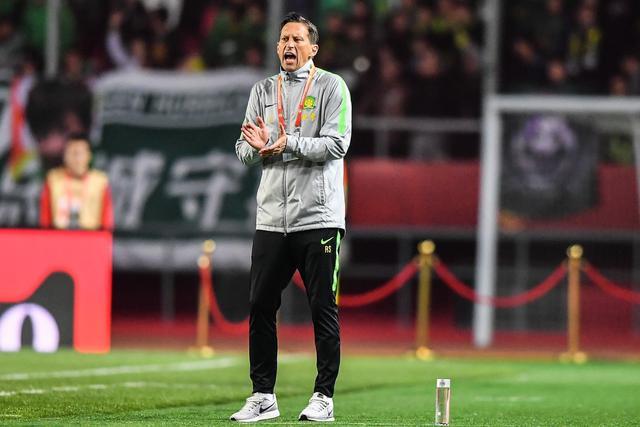 沃特斯40分广东胜山西 陈盈骏15+11广州胜福建